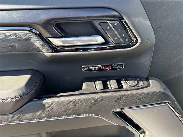 GMC Sierra 1500 Vehicle Full-screen Gallery Image 13