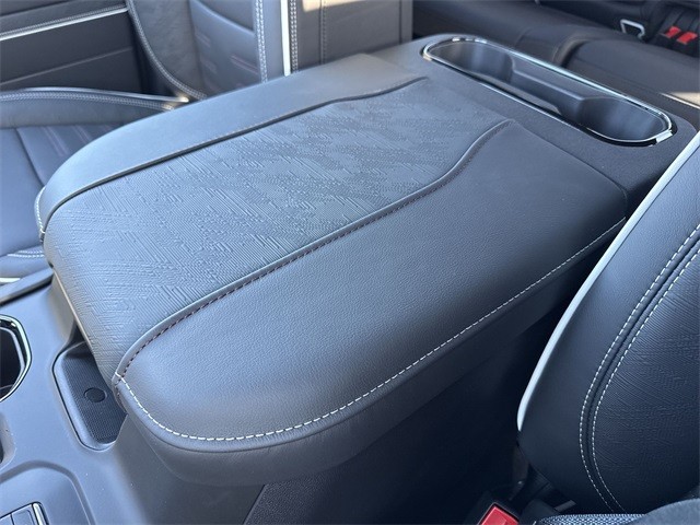 GMC Sierra 1500 Vehicle Full-screen Gallery Image 21