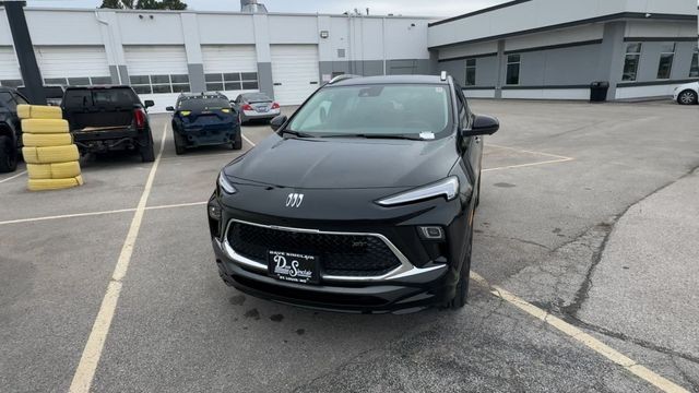 Buick Encore GX Vehicle Full-screen Gallery Image 03