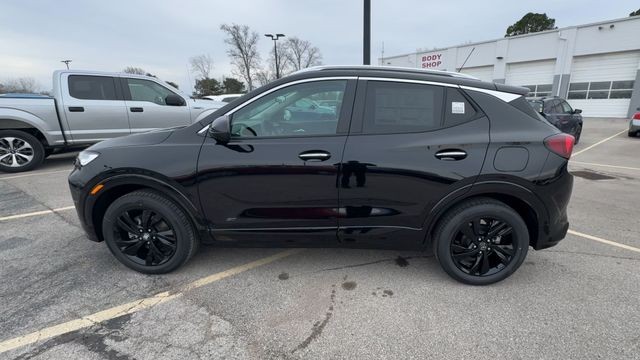 Buick Encore GX Vehicle Full-screen Gallery Image 05