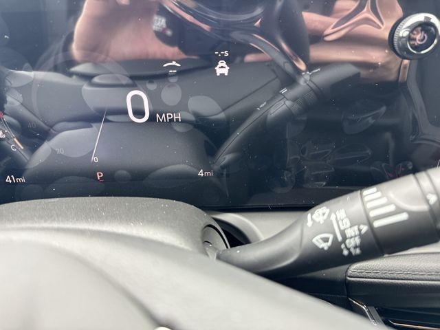 Buick Encore GX Vehicle Full-screen Gallery Image 15