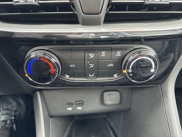 Buick Encore GX Vehicle Full-screen Gallery Image 18