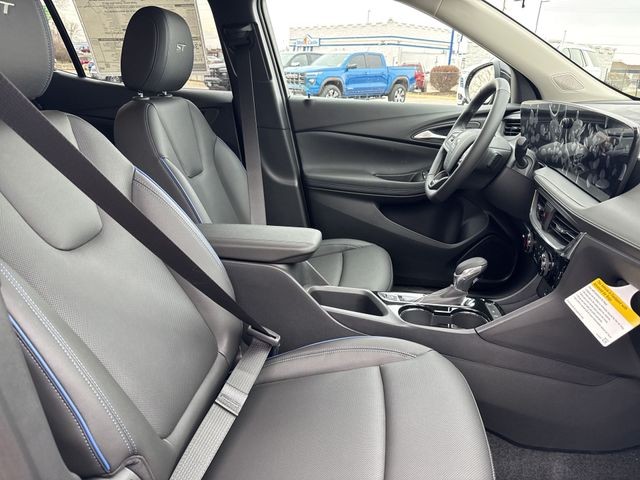 Buick Encore GX Vehicle Full-screen Gallery Image 23