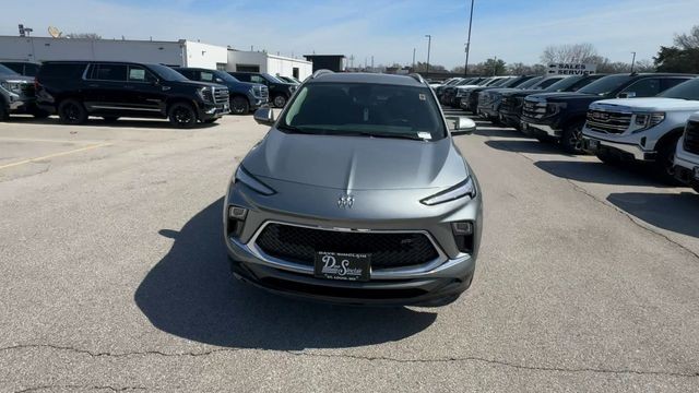 Buick Encore GX Vehicle Full-screen Gallery Image 03