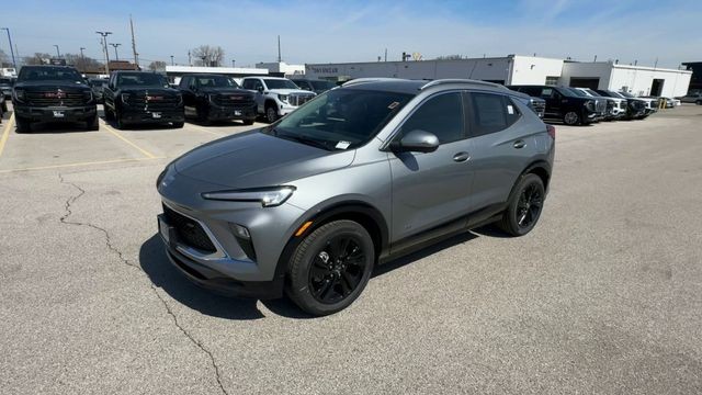 Buick Encore GX Vehicle Full-screen Gallery Image 04