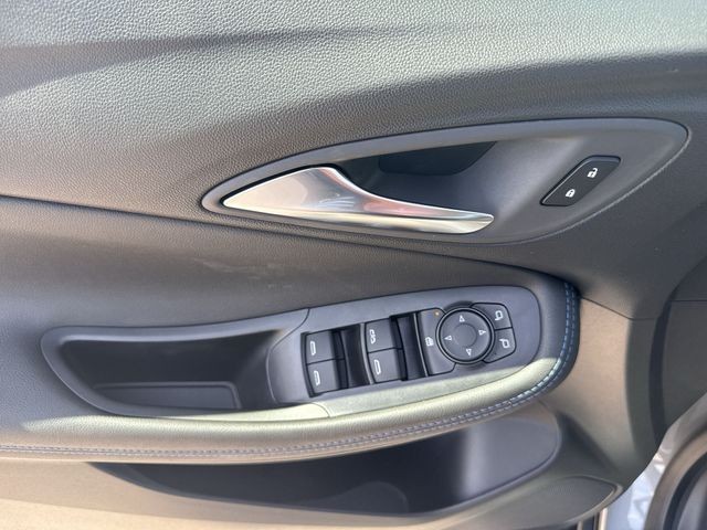 Buick Encore GX Vehicle Full-screen Gallery Image 13