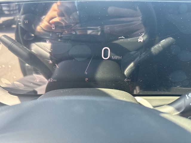 Buick Encore GX Vehicle Full-screen Gallery Image 15