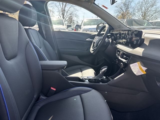 Buick Encore GX Vehicle Full-screen Gallery Image 23