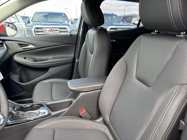 Buick Encore GX Vehicle Full-screen Gallery Image 11