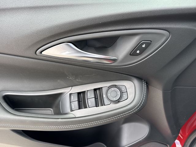 Buick Encore GX Vehicle Full-screen Gallery Image 13