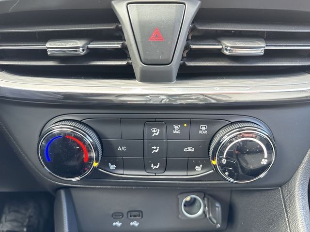 Buick Encore GX Vehicle Full-screen Gallery Image 18