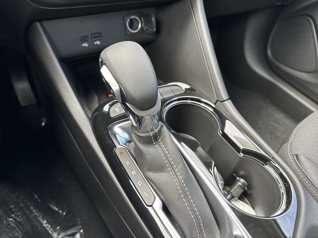 Buick Encore GX Vehicle Full-screen Gallery Image 19