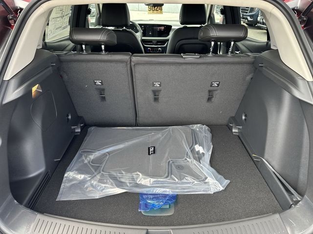 Buick Encore GX Vehicle Full-screen Gallery Image 22