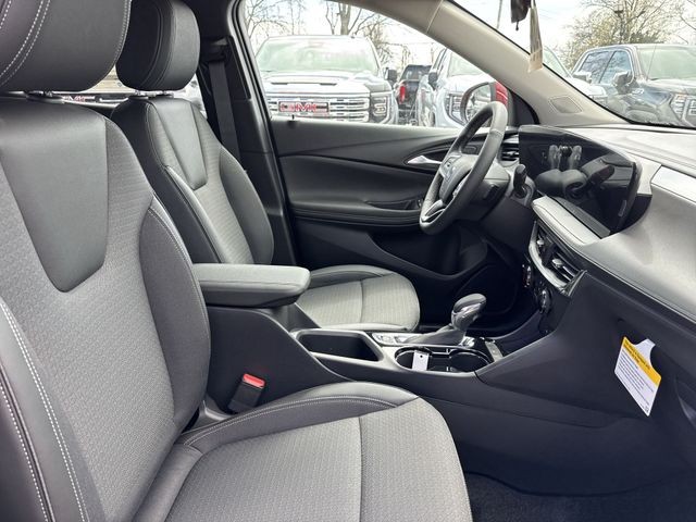 Buick Encore GX Vehicle Full-screen Gallery Image 23