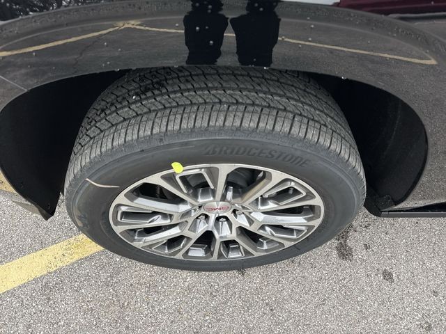 GMC Yukon XL Vehicle Full-screen Gallery Image 10