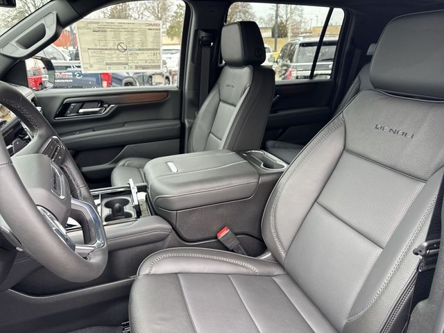 GMC Yukon XL Vehicle Full-screen Gallery Image 11