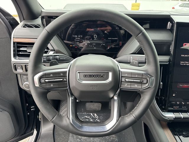 GMC Yukon XL Vehicle Full-screen Gallery Image 14