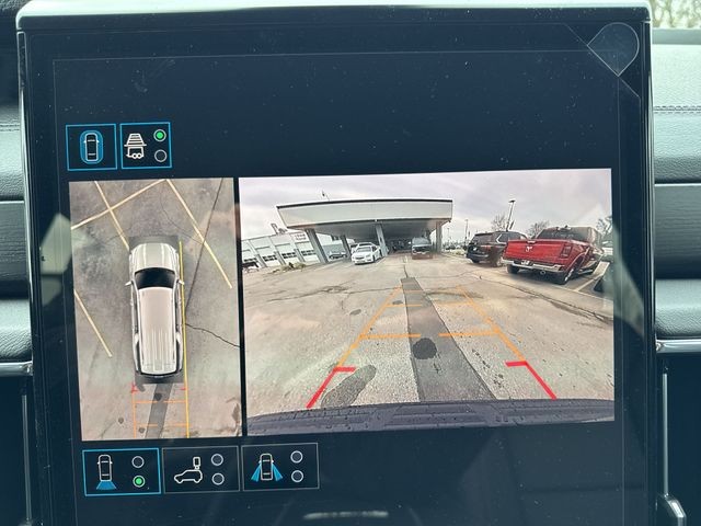 GMC Yukon XL Vehicle Full-screen Gallery Image 17