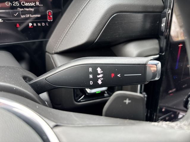 GMC Yukon XL Vehicle Full-screen Gallery Image 20