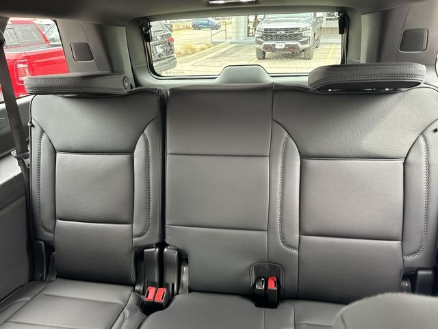 GMC Yukon XL Vehicle Full-screen Gallery Image 24