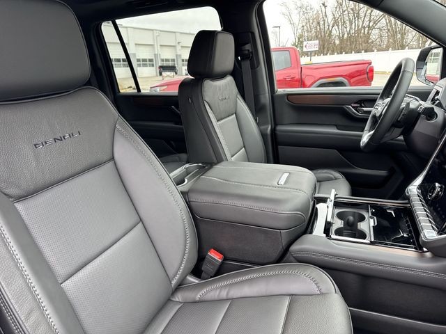 GMC Yukon XL Vehicle Full-screen Gallery Image 26