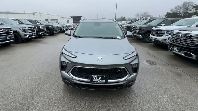 Buick Encore GX Vehicle Full-screen Gallery Image 03