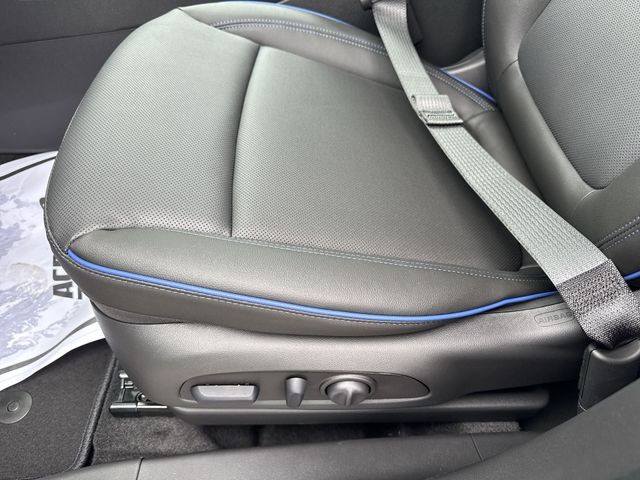 Buick Encore GX Vehicle Full-screen Gallery Image 12