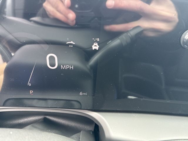 Buick Encore GX Vehicle Full-screen Gallery Image 15