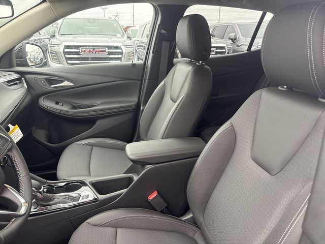 Buick Encore GX Vehicle Full-screen Gallery Image 11
