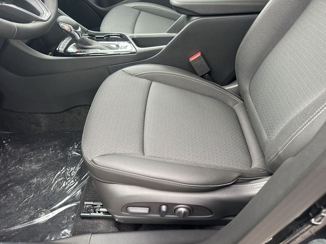 Buick Encore GX Vehicle Full-screen Gallery Image 12