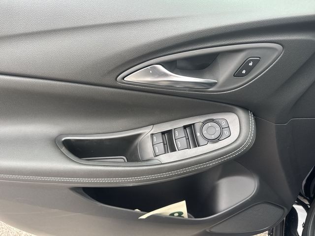 Buick Encore GX Vehicle Full-screen Gallery Image 13