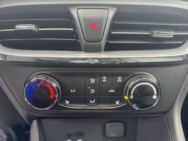 Buick Encore GX Vehicle Full-screen Gallery Image 18