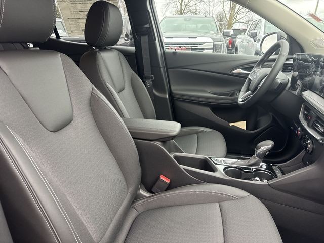 Buick Encore GX Vehicle Full-screen Gallery Image 23