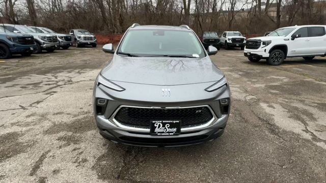 Buick Encore GX Vehicle Full-screen Gallery Image 03