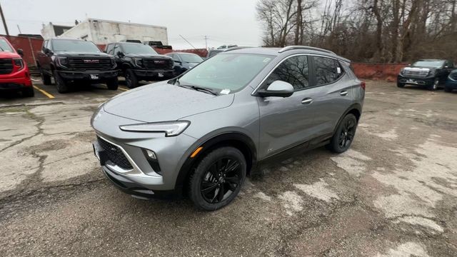 Buick Encore GX Vehicle Full-screen Gallery Image 04