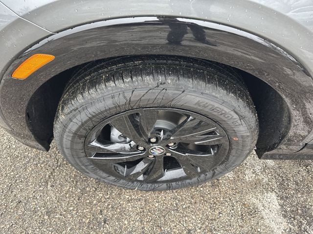 Buick Encore GX Vehicle Full-screen Gallery Image 10