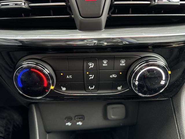 Buick Encore GX Vehicle Full-screen Gallery Image 18