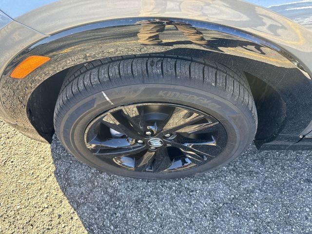 Buick Encore GX Vehicle Full-screen Gallery Image 10