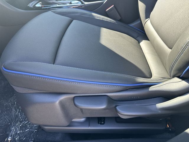 Buick Encore GX Vehicle Full-screen Gallery Image 12