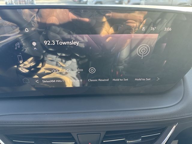 Buick Encore GX Vehicle Full-screen Gallery Image 16