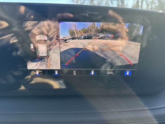 Buick Encore GX Vehicle Full-screen Gallery Image 17