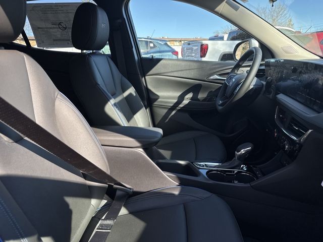 Buick Encore GX Vehicle Full-screen Gallery Image 23