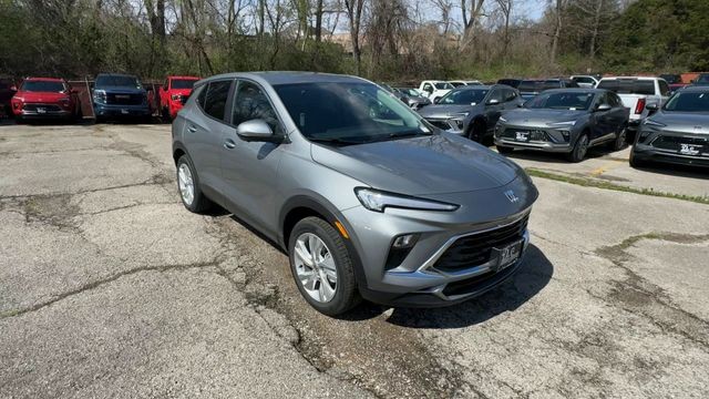 Buick Encore GX Vehicle Full-screen Gallery Image 02