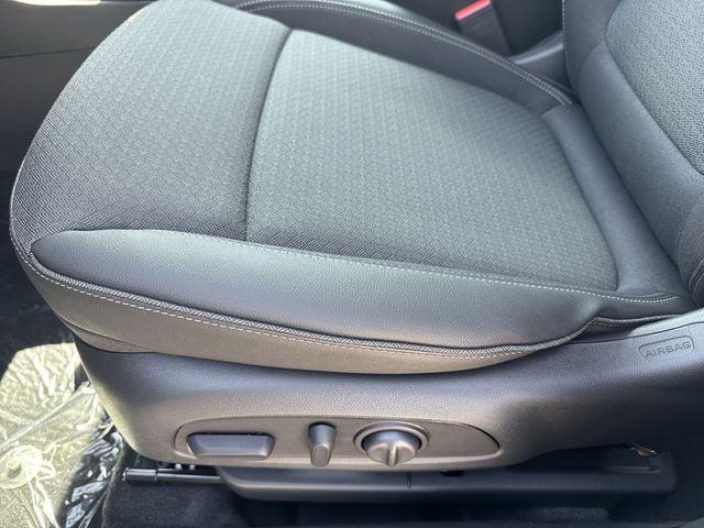 Buick Encore GX Vehicle Full-screen Gallery Image 12