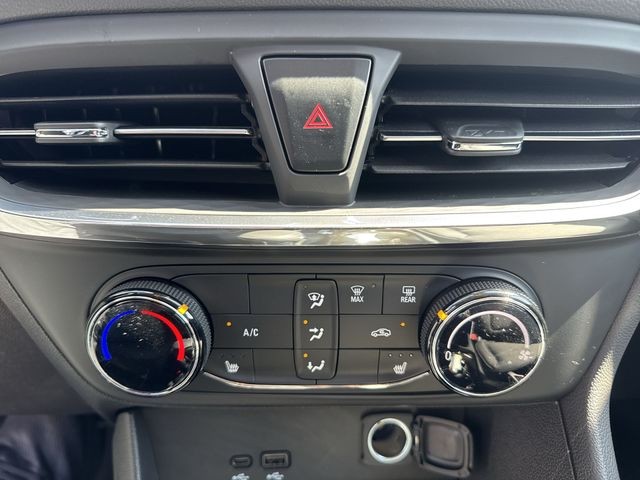 Buick Encore GX Vehicle Full-screen Gallery Image 18