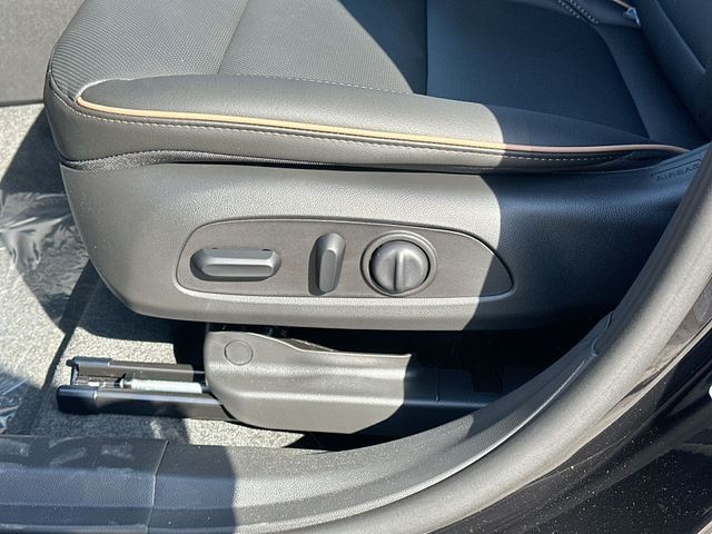 Buick Envista Vehicle Full-screen Gallery Image 12