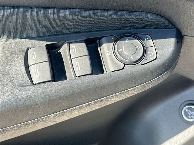 Buick Envista Vehicle Full-screen Gallery Image 13