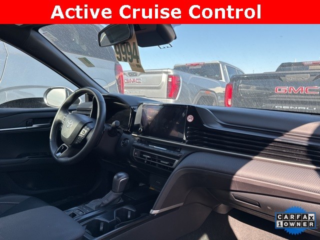 Toyota Camry Vehicle Full-screen Gallery Image 03