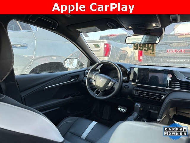 Toyota Camry Vehicle Full-screen Gallery Image 09