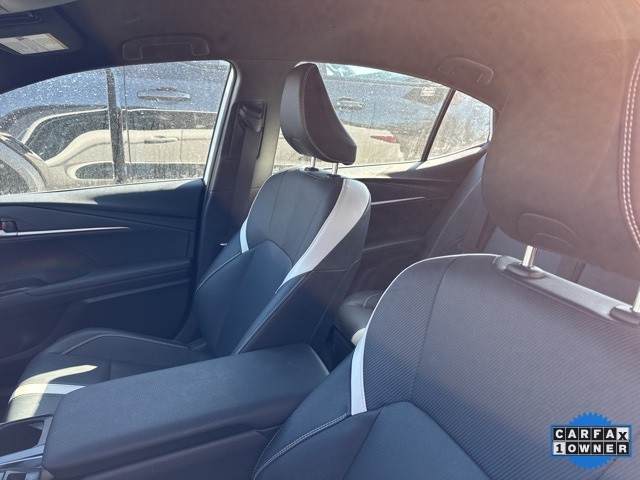 Toyota Camry Vehicle Full-screen Gallery Image 11